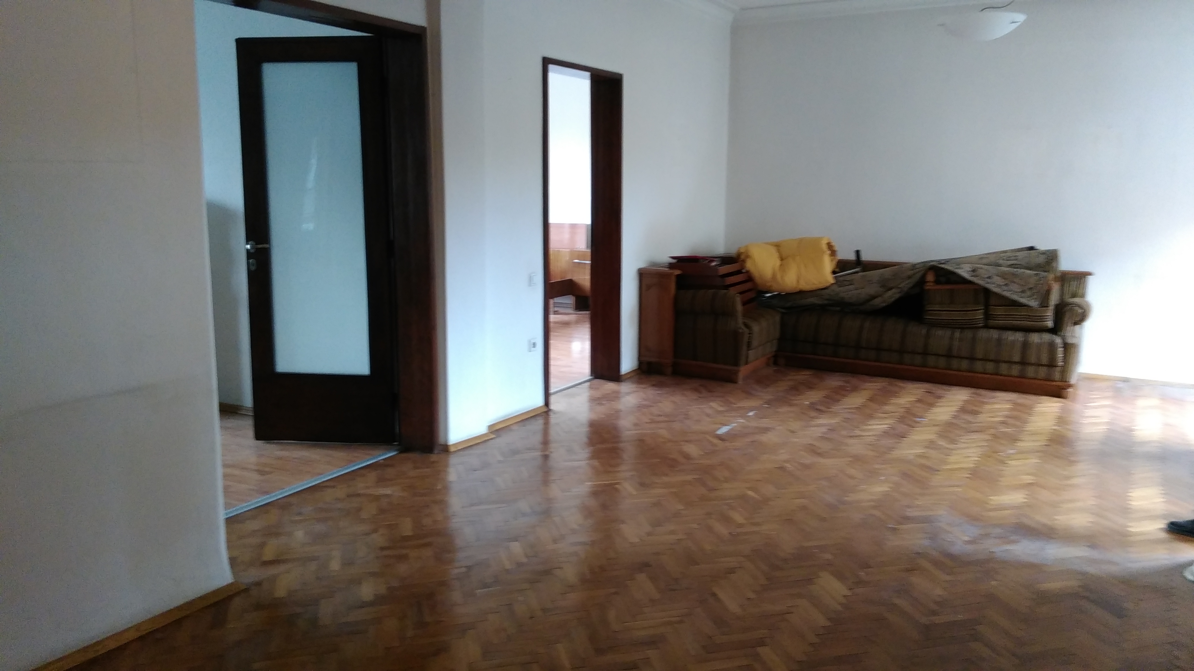 3 стаен апартамент, ж.к. Център, цена 149900 евро- на бул. Прага, до Петте кьошета - image
